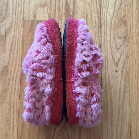 Acorn Slippers sz 12/13 toddler pink fluffy faux fun outfit our cheetah spots - Picture 1 of 4